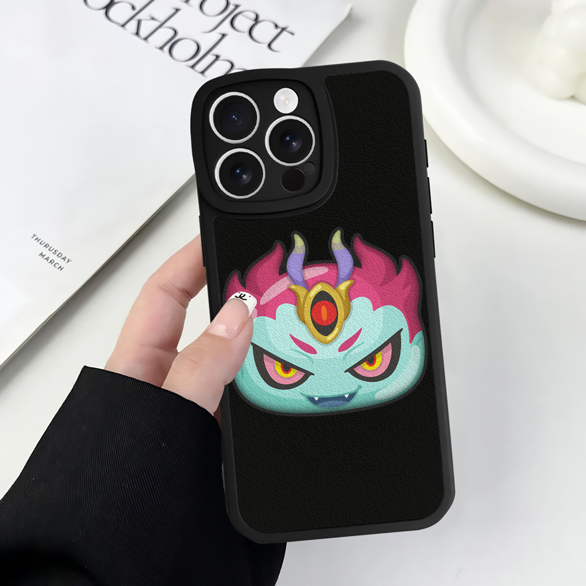 （画像用） 妖怪ウォッチ Yo-kai Watch 【iPhone 16シリーズ対応】シリコンスマホケース（レザー調） 材質：シリコン